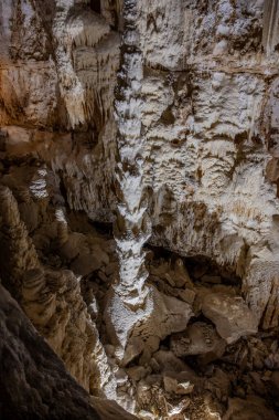 Frasassi Mağaraları, Gola della Rossa ve Frasassi Bölgesel Doğal Parkı içinde, Ancona ilinin Genga belediyesine bağlı yeraltı karst mağaralarıdır..