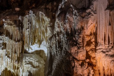 Frasassi Mağaraları, Gola della Rossa ve Frasassi Bölgesel Doğal Parkı içinde, Ancona ilinin Genga belediyesine bağlı yeraltı karst mağaralarıdır..