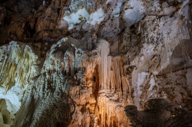 Frasassi Mağaraları, Gola della Rossa ve Frasassi Bölgesel Doğal Parkı içinde, Ancona ilinin Genga belediyesine bağlı yeraltı karst mağaralarıdır..