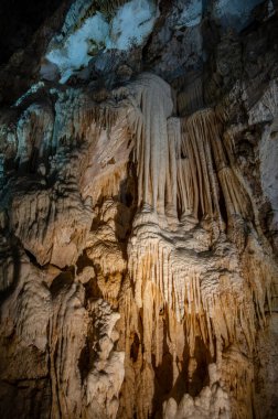 Frasassi Mağaraları, Gola della Rossa ve Frasassi Bölgesel Doğal Parkı içinde, Ancona ilinin Genga belediyesine bağlı yeraltı karst mağaralarıdır..