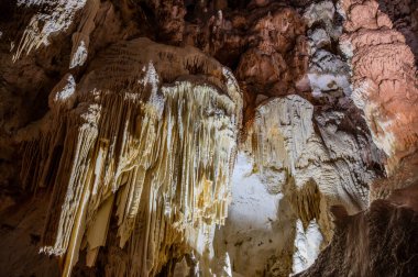 Frasassi Mağaraları, Gola della Rossa ve Frasassi Bölgesel Doğal Parkı içinde, Ancona ilinin Genga belediyesine bağlı yeraltı karst mağaralarıdır..
