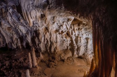 Frasassi Mağaraları, Gola della Rossa ve Frasassi Bölgesel Doğal Parkı içinde, Ancona ilinin Genga belediyesine bağlı yeraltı karst mağaralarıdır..