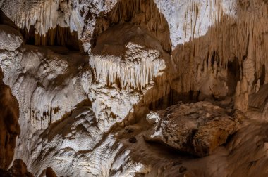 Frasassi Mağaraları, Gola della Rossa ve Frasassi Bölgesel Doğal Parkı içinde, Ancona ilinin Genga belediyesine bağlı yeraltı karst mağaralarıdır..