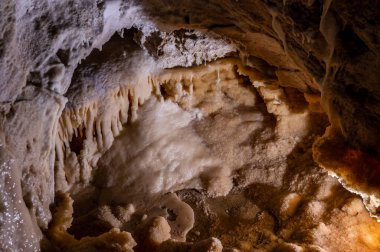 Frasassi Mağaraları, Gola della Rossa ve Frasassi Bölgesel Doğal Parkı içinde, Ancona ilinin Genga belediyesine bağlı yeraltı karst mağaralarıdır..
