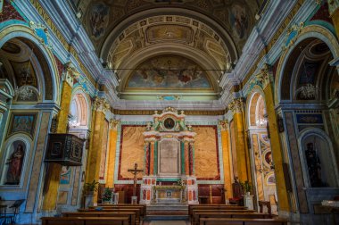 San Pietro Apostolo Kilisesi (ayrıca Santa Maria Kilisesi olarak da bilinir), Frosinone ili ve Frosinone-Veroli-Ferentino piskoposluğundaki Torrice kilisesidir..