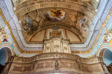 San Pietro Apostolo Kilisesi (ayrıca Santa Maria Kilisesi olarak da bilinir), Frosinone ili ve Frosinone-Veroli-Ferentino piskoposluğundaki Torrice kilisesidir..