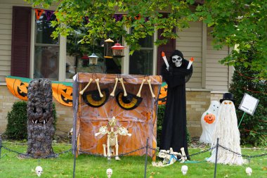 Toplumun ev sahipleri evlerini 2022 yılının korkunç Cadılar Bayramı süslemeleriyle süslediler..