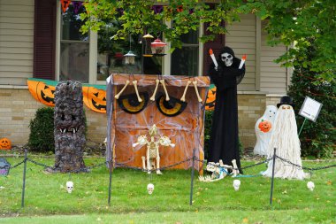 Toplumun ev sahipleri evlerini 2022 yılının korkunç Cadılar Bayramı süslemeleriyle süslediler..