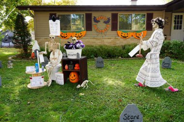 Toplumun ev sahipleri evlerini 2022 yılının korkunç Cadılar Bayramı süslemeleriyle süslediler..