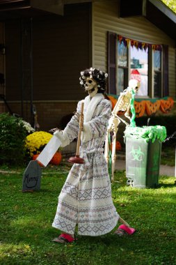 Toplumun ev sahipleri evlerini 2022 yılının korkunç Cadılar Bayramı süslemeleriyle süslediler..