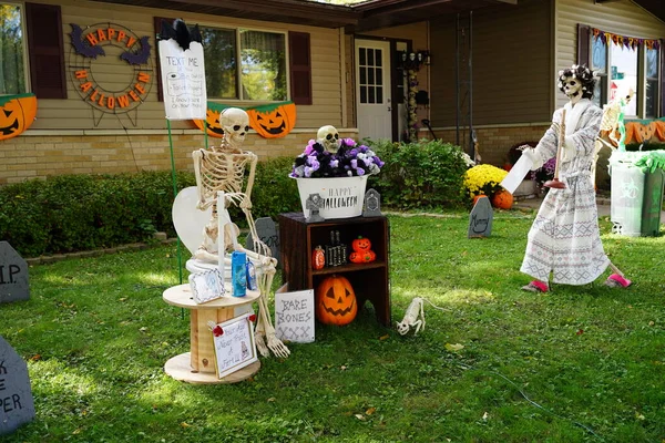 stock image Homeowners of the community dressed up their house and yard with scary Halloween decorations for 2022.