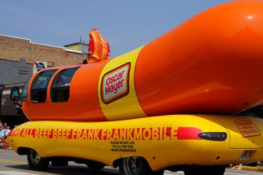 Oscar Mayer Beef Frankmobile Butterfest geçidinde seyahat etti..