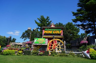 Wisconsin Dells, Wisconsin 'deki Timber Falls Macera Parkı minyatür golf sahası