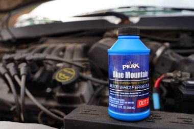 12 FL OZ of Peak Blue Mountain DOT 3 Motor vehicle brake fluid bottle.