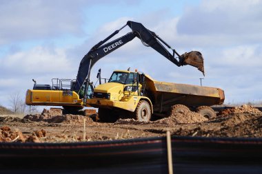 İnşaat kazıcısı devrede