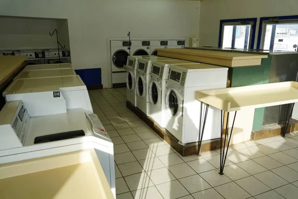 美国威斯康星州新里斯本 2023年1月29日 空的公共洗衣店 — 图库照片
