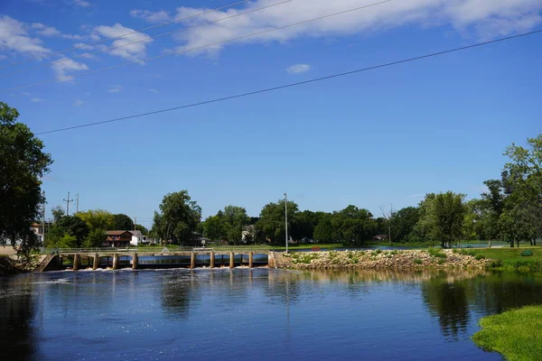 Folyami Gát New Lisszabonban Wisconsin Visszaverődik Vízről Reggel — Stock Fotó