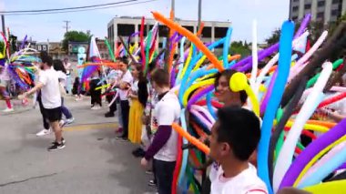 Milwaukee, Wisconsin ABD - 5 Haziran 2022: LGBTQI geleneksel eşcinsel onur geçidini düzenledi.
