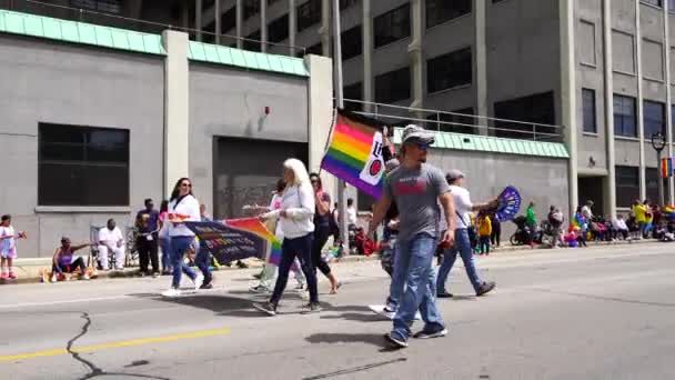 Milwaukee Wisconsin Abd Haziran 2022 Lgbtqi Geleneksel Eşcinsel Onur Geçidini — Stok video