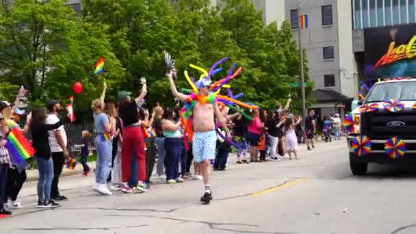 2022年6月5日 美国威斯康星州密尔沃基 Lgbtqi举行年度同志骄傲游行 — 图库视频影像