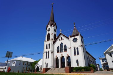 Mauston, Wisconsin ABD - 4 Haziran 2021: St. Patrick Katolik Kilisesi Mauston şehrine hizmet ediyor.