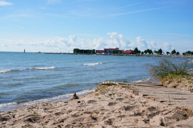 Michigan Gölü kıyısındaki kumsal Sheboygan, Wisconsin.