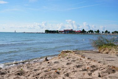 Michigan Gölü kıyısındaki kumsal Sheboygan, Wisconsin.