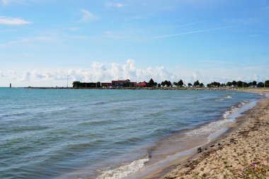 Michigan Gölü kıyısındaki kumsal Sheboygan, Wisconsin.