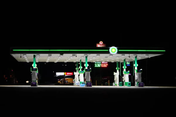 Obóz Douglas Wisconsin Usa Września 2022 Brytyjska Stacja Benzynowa Oświetla — Zdjęcie stockowe