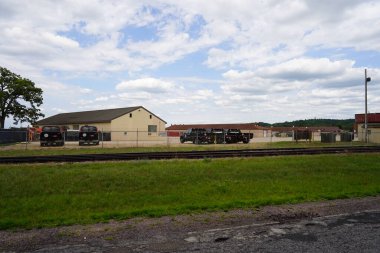 Eski ve yeni tren istasyonu Hollanda eyaletinin kuzeyinde küçük bir köydür.