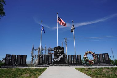 Yeni Lizbon, Wisconsin ABD - 1 Haziran 2022: Ölen askerlerin anısına Gazi Anıtı.