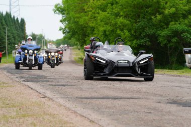 Neillsville, Wisconsin ABD - 29 Mayıs 2023: Birçok motosiklet grubu ve askeri gaziler Gaziler Günü Anma Töreni için Highground 'da toplandı..