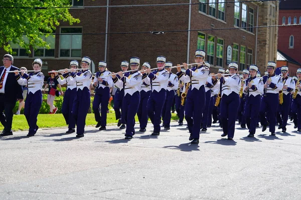 Маршфилд Штат Висконсин Сша Мая 2023 Года Марширующие Учащиеся Католической — стоковое фото