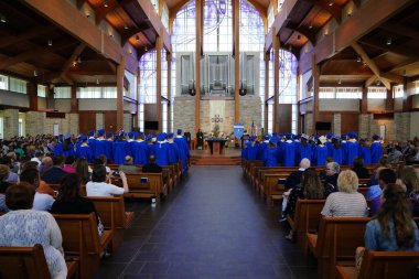 Fond du Lac, Wisconsin USA - 19 Haziran 2020: St Mary Katolik Okulu mezuniyet töreni St Mary Basilica Okulu.