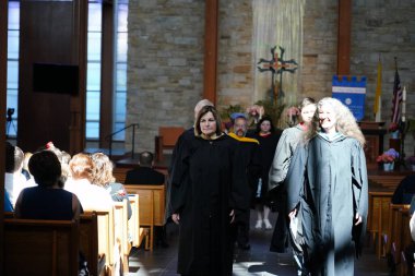 Fond du Lac, Wisconsin USA - 19 Haziran 2020: St Mary Katolik Okulu mezuniyet töreni St Mary Basilica Okulu.