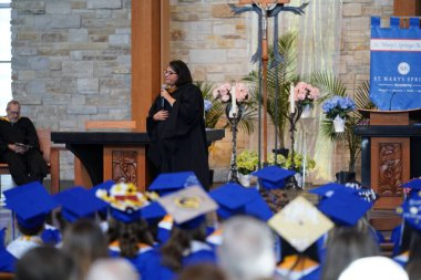 Fond du Lac, Wisconsin USA - 19 Haziran 2020: St Mary Katolik Okulu mezuniyet töreni St Mary Basilica Okulu.
