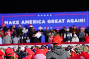 Mosinee, Wisconsin / ABD - 17 Eylül 2020: Donald Trump 45. Başkan destekçileri Amerika 'yı yeniden büyük bir miting yapmak için Wisconsin merkez havaalanında toplandı.
