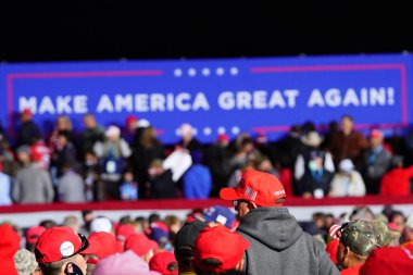 Mosinee, Wisconsin / ABD - 17 Eylül 2020: Donald Trump 45. Başkan destekçileri Amerika 'yı yeniden büyük bir miting yapmak için Wisconsin merkez havaalanında toplandı.