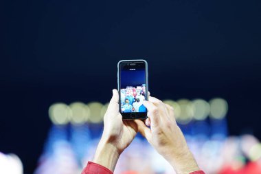Mosinee, Wisconsin / ABD - 17 Eylül 2020: 45 Başkan destekçileri Wisconsin Merkez Havaalanı 'ndaki gösteriyi akıllı telefonlardan yakaladı.
