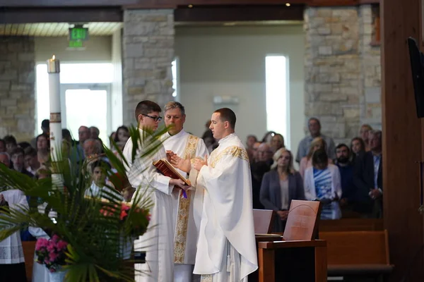 ウィスコンシン州フォンデュラック 2020年6月14日 日曜日 キリスト教のカトリック宗教団体が地域社会のために開催される — ストック写真
