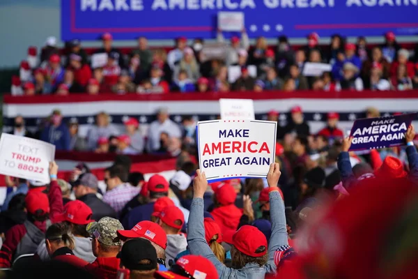 Mosinee Wisconsin Usa Września 2020 Zwolennicy Donalda Trumpa Trzymający Znaki — Zdjęcie stockowe