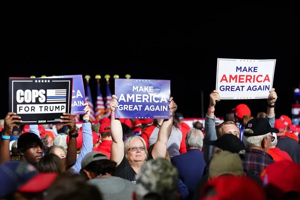 Mosinee Wisconsin Usa September 17Th 2020 Donald Trump Supporters Holding — Stock Photo, Image