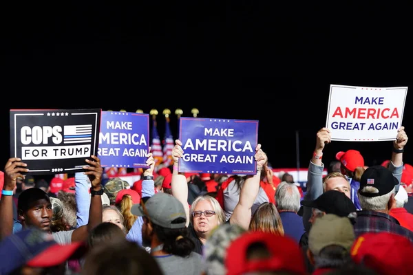 Mosinee Wisconsin Usa September 17Th 2020 Donald Trump Supporters Holding — Stock Photo, Image