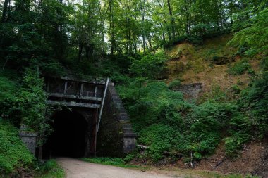 Elroy 'dan Sparta Wisconsin' e giden eski tren tüneli..
