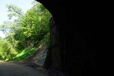 Elroy 'dan Sparta Wisconsin' e giden eski tren tüneli..