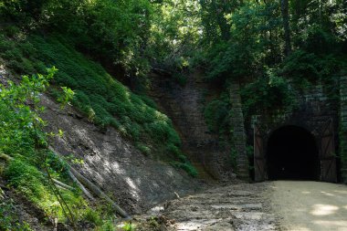 Elroy 'dan Sparta Wisconsin' e giden eski tren tüneli..