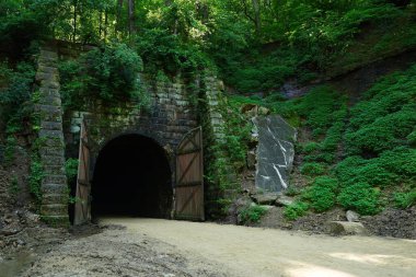 Elroy 'dan Sparta Wisconsin' e giden eski tren tüneli..