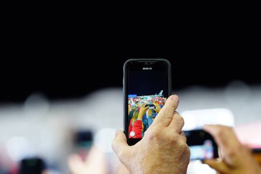 Mosinee, Wisconsin / ABD - 17 Eylül 2020: 45 Başkan destekçileri Wisconsin Merkez Havaalanı 'ndaki gösteriyi akıllı telefonlardan yakaladı.