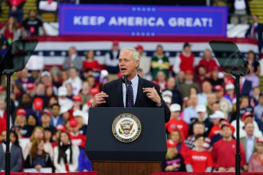 Milwaukee, Wisconsin / ABD - 14 Ocak 2020: Ron Johnson Wisconsin Cumhuriyetçi Senatörü UW-Milwaukee Panter Arena 'daki Başkan Donald Trump Rallisi' nde güçlü bir konuşma yaptı.