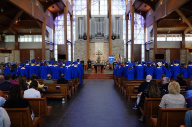 Fond du Lac, Wisconsin USA - 19 Haziran 2020: St Mary Katolik Okulu mezuniyet töreni St Mary Basilica Okulu.